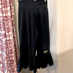 Women Matilda Jane Black Capri Ruffle Pants